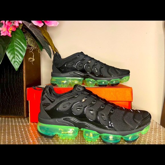 Nike Air Vapormax plus Black/Green - Picture 2 of 5